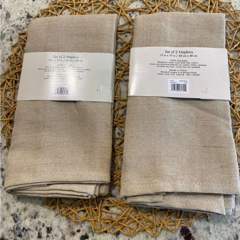 2 NEW SETS OF 4 EASY CARE BRUSSELS NAPKINS TAN 19” x 19”